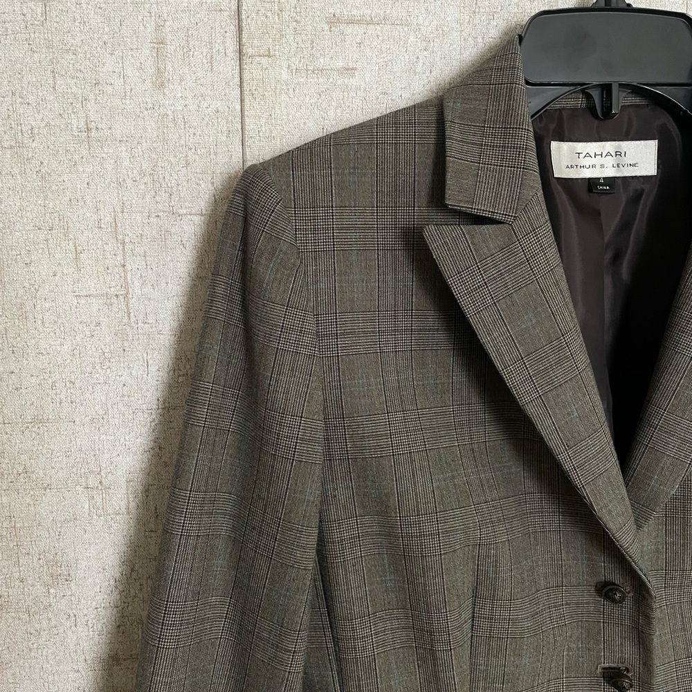Blazer - Picture 3 of 7